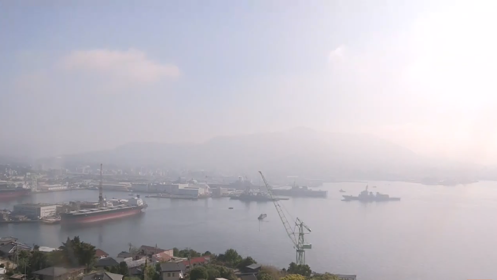 Destroyer leaving Sasebo