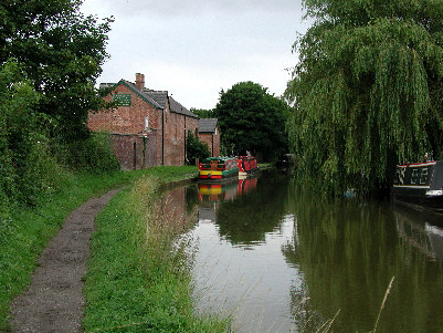 canal boats along the chester canal