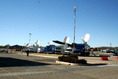 News trucks at DFRC for possible shuttle landing