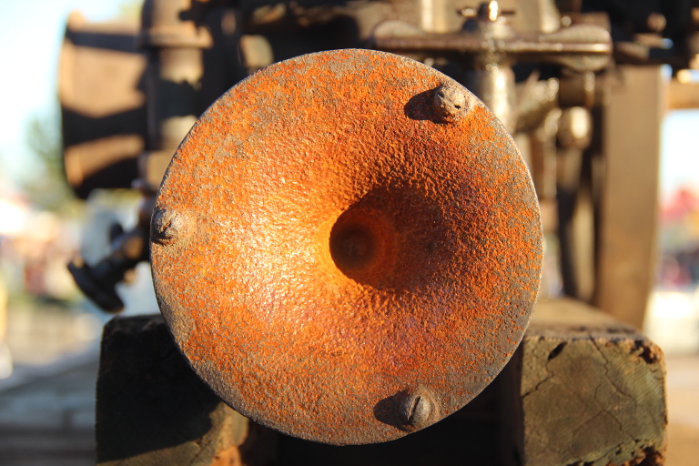 Rust horn on an enginie, AvFair, August. 2014